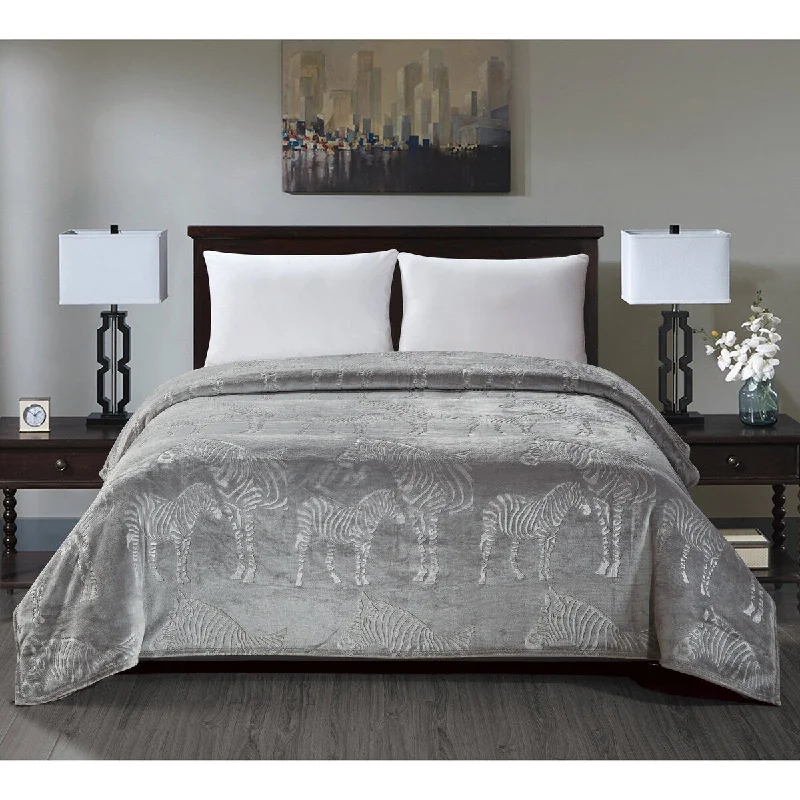 Chenille blankets with a thick and fuzzy textureChenille blankets with a thick and fuzzy textureZebra Embossed Blanket Queen Gray Chenille blankets with a thick and fuzzy textureChenille blankets with a thick and fuzzy textureZebra Embossed Blanket Queen Gray