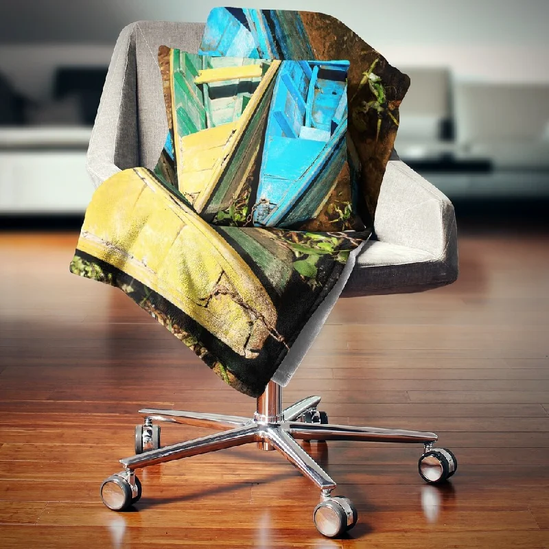 Silk blankets with a smooth and elegant touchSilk blankets with a smooth and elegant touchDesignart 'Wooden Boats on Lake Phewa' Boat Throw Blanket Silk blankets with a smooth and elegant touchSilk blankets with a smooth and elegant touchDesignart 'Wooden Boats on Lake Phewa' Boat Throw Blanket