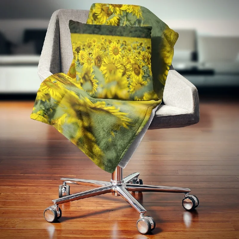 Alpaca wool blankets for a hypoallergenic and warm optionAlpaca wool blankets for a hypoallergenic and warm optionDesignart 'Bright Yellow Sunflowers Field' Floral Throw Blanket Alpaca wool blankets for a hypoallergenic and warm optionAlpaca wool blankets for a hypoallergenic and warm optionDesignart 'Bright Yellow Sunflowers Field' Floral Throw Blanket
