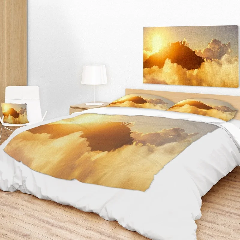 Cashmere blankets for ultimate softness and luxuryCashmere blankets for ultimate softness and luxuryDesignart 'People Enjoying Sunset on Top of Mountain' Landscape Fleece Throw Blanket