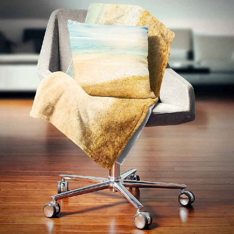 King - size blankets to cover large beds comfortablyKing - size blankets to cover large beds comfortablyDesignart 'Summer Beach View with Fine Gold Sand' Modern Seascape Throw Blanket King - size blankets to cover large beds comfortablyKing - size blankets to cover large beds comfortablyDesignart 'Summer Beach View with Fine Gold Sand' Modern Seascape Throw Blanket