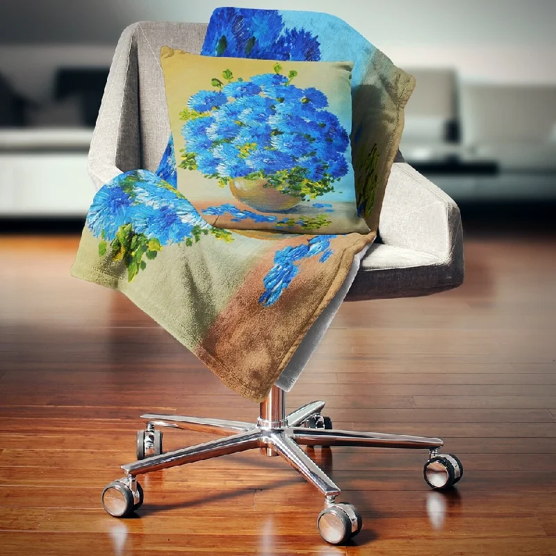 Silk blankets with a smooth and elegant touchSilk blankets with a smooth and elegant touchDesignart 'A Bouquet of Blue Flowers' Floral Throw Blanket Silk blankets with a smooth and elegant touchSilk blankets with a smooth and elegant touchDesignart 'A Bouquet of Blue Flowers' Floral Throw Blanket