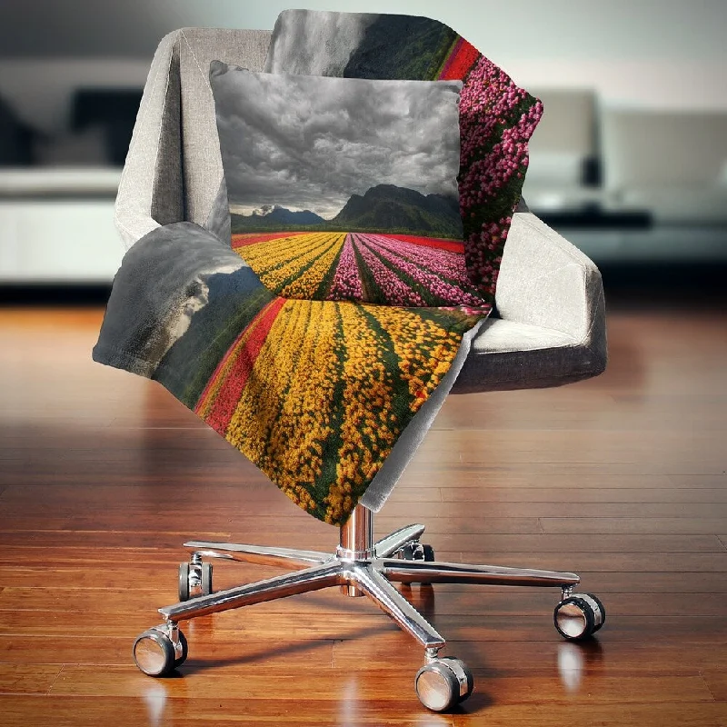 Linen blankets with a rustic and textured lookLinen blankets with a rustic and textured lookDesignart 'Parallel Rows of Colorful Tulips' Landscape Fleece Throw Blanket Linen blankets with a rustic and textured lookLinen blankets with a rustic and textured lookDesignart 'Parallel Rows of Colorful Tulips' Landscape Fleece Throw Blanket