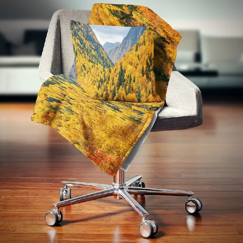 Chenille blankets with a thick and fuzzy textureChenille blankets with a thick and fuzzy textureDesignart 'Yellow Autumn Foliage Over Hills' Landscape Fleece Throw Blanket Chenille blankets with a thick and fuzzy textureChenille blankets with a thick and fuzzy textureDesignart 'Yellow Autumn Foliage Over Hills' Landscape Fleece Throw Blanket