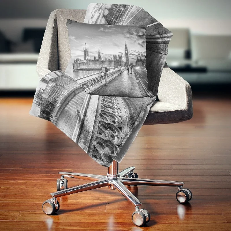 Queen - size blankets for standard - sized bedsQueen - size blankets for standard - sized bedsDesignart 'Beautiful Black and White London View' Cityscape Throw Blanket Queen - size blankets for standard - sized bedsQueen - size blankets for standard - sized bedsDesignart 'Beautiful Black and White London View' Cityscape Throw Blanket