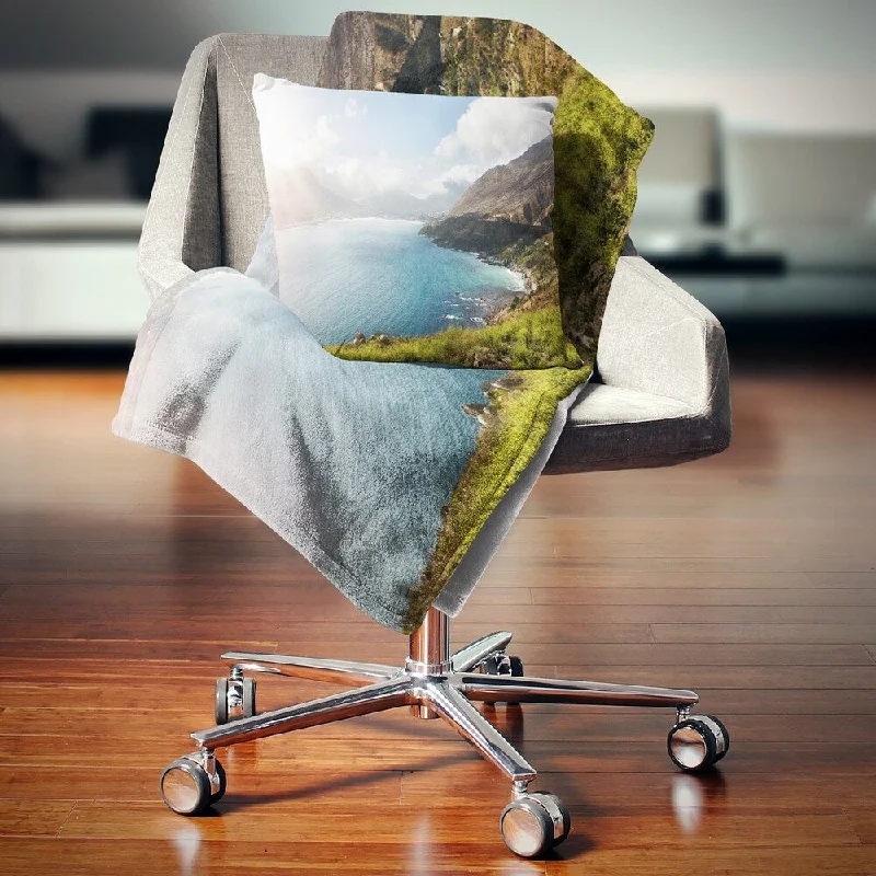 Linen blankets with a rustic and textured lookLinen blankets with a rustic and textured lookDesignart 'Hout Bay View from Chapman s Peak' Abstract Throw Blanket Linen blankets with a rustic and textured lookLinen blankets with a rustic and textured lookDesignart 'Hout Bay View from Chapman s Peak' Abstract Throw Blanket