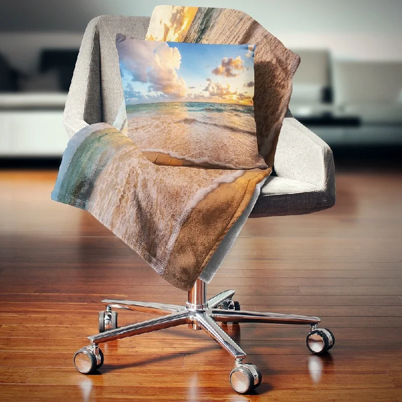 Silk blankets with a smooth and elegant touchSilk blankets with a smooth and elegant touchDesignart 'Beautiful Cloudscape over Beach' Beach Throw Blanket Silk blankets with a smooth and elegant touchSilk blankets with a smooth and elegant touchDesignart 'Beautiful Cloudscape over Beach' Beach Throw Blanket