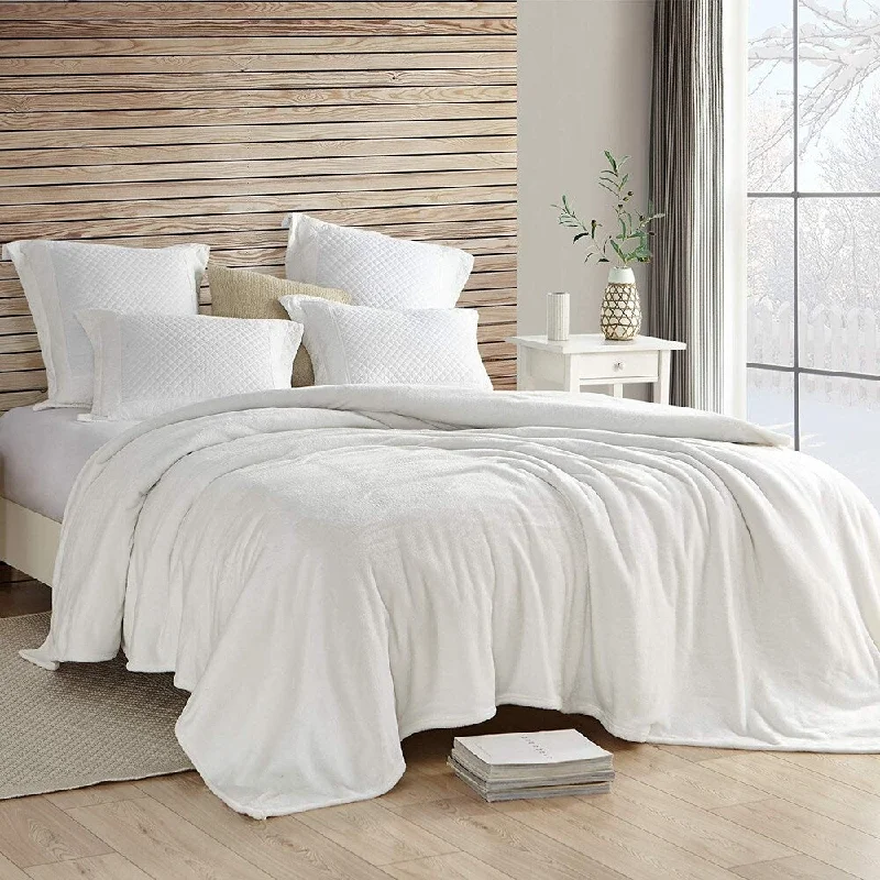 Alpaca wool blankets for a hypoallergenic and warm optionAlpaca wool blankets for a hypoallergenic and warm optionWait Oh What - Coma Inducer® Bed Blanket - Farmhouse White Alpaca wool blankets for a hypoallergenic and warm optionAlpaca wool blankets for a hypoallergenic and warm optionWait Oh What - Coma Inducer® Bed Blanket - Farmhouse White