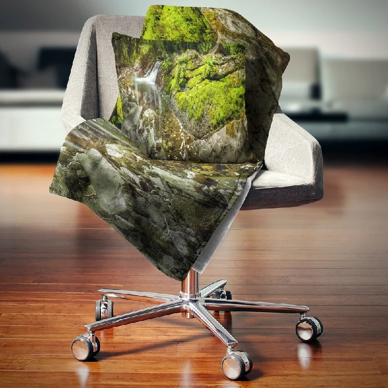 Fleece blankets for a cozy and plush textureFleece blankets for a cozy and plush textureDesignart 'Creek Moss and Rocks Panorama' Landscape Fleece Throw Blanket Fleece blankets for a cozy and plush textureFleece blankets for a cozy and plush textureDesignart 'Creek Moss and Rocks Panorama' Landscape Fleece Throw Blanket