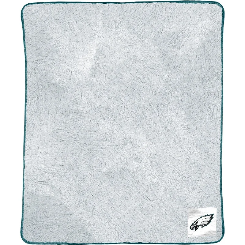 Chenille blankets with a thick and fuzzy textureChenille blankets with a thick and fuzzy textureNFL 114 Eagles Patch Two Tone Sherpa Chenille blankets with a thick and fuzzy textureChenille blankets with a thick and fuzzy textureNFL 114 Eagles Patch Two Tone Sherpa