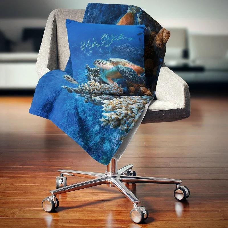 Rayon from bamboo blankets for a silky and breathable feelRayon from bamboo blankets for a silky and breathable feelDesignart 'Large Sea Turtle underwater' Abstract Throw Blanket Rayon from bamboo blankets for a silky and breathable feelRayon from bamboo blankets for a silky and breathable feelDesignart 'Large Sea Turtle underwater' Abstract Throw Blanket