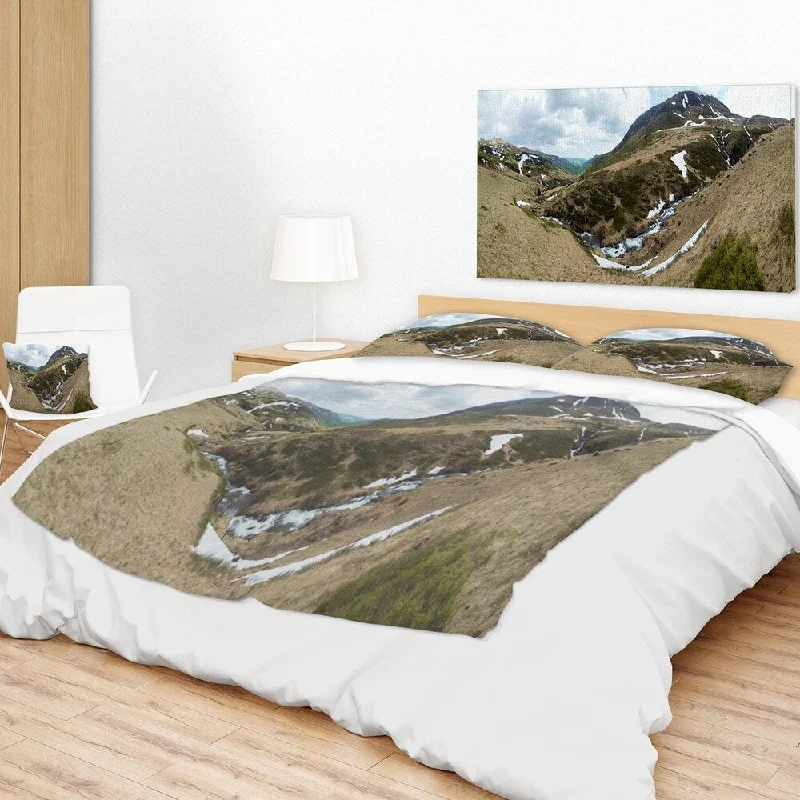 Queen - size blankets for standard - sized bedsQueen - size blankets for standard - sized bedsDesignart 'Wild Sprint Mountain Panorama' Landscape Fleece Throw Blanket Queen - size blankets for standard - sized bedsQueen - size blankets for standard - sized bedsDesignart 'Wild Sprint Mountain Panorama' Landscape Fleece Throw Blanket