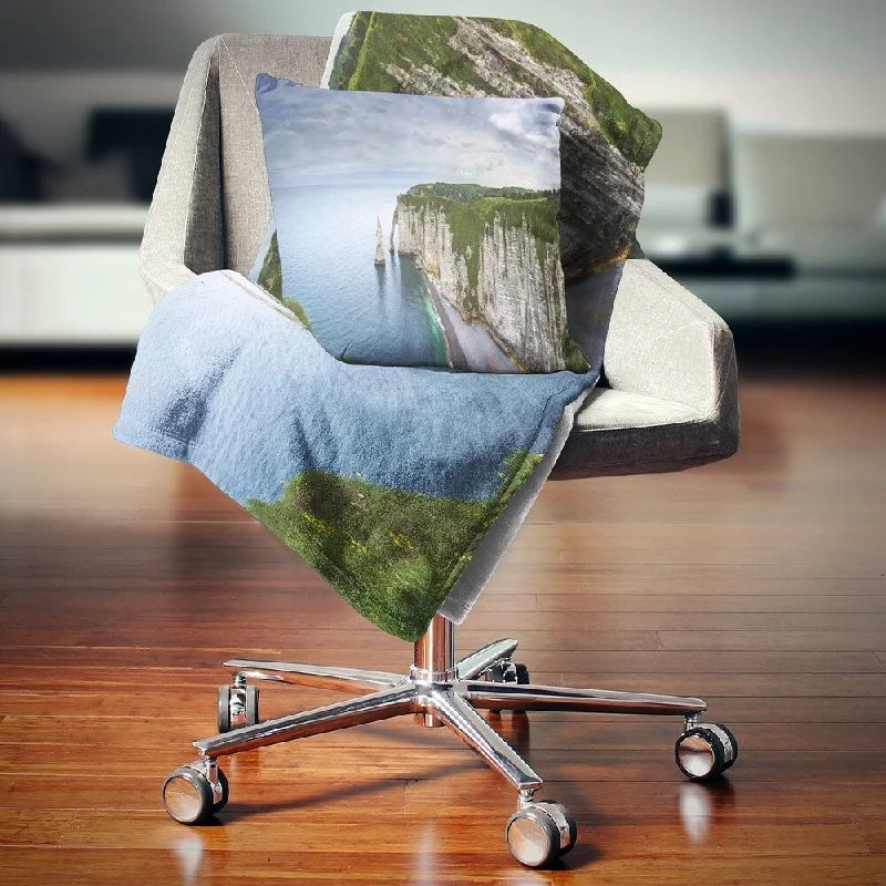 Queen - size blankets for standard - sized bedsQueen - size blankets for standard - sized bedsDesignart 'Etretat Aval Cliff and Rocks' Oversized Beach Throw Blanket Queen - size blankets for standard - sized bedsQueen - size blankets for standard - sized bedsDesignart 'Etretat Aval Cliff and Rocks' Oversized Beach Throw Blanket