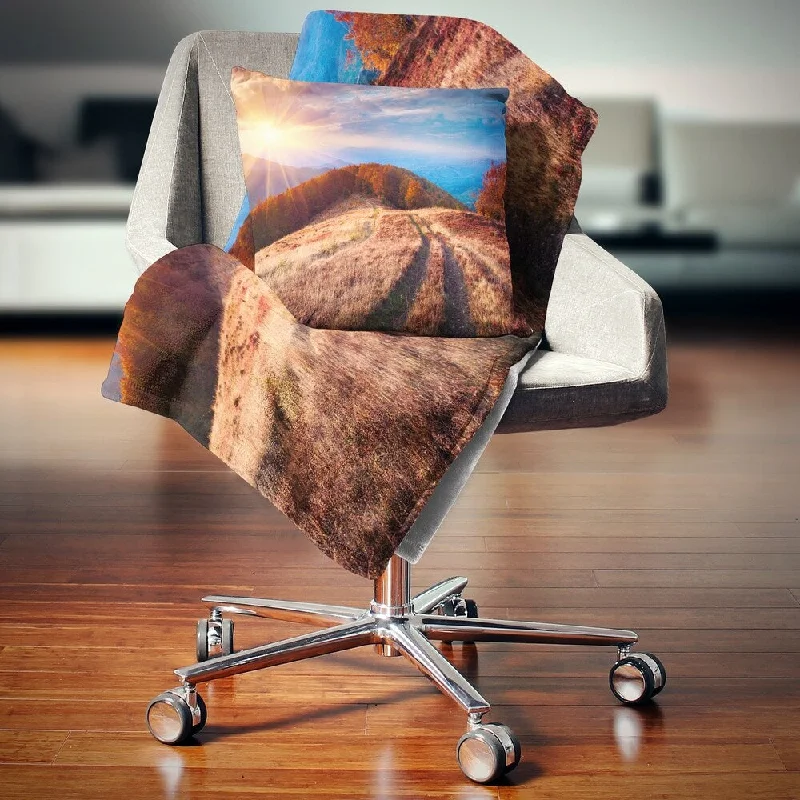 Linen blankets with a rustic and textured lookLinen blankets with a rustic and textured lookDesignart 'Beautiful Carpathian Mountains' Landscape Fleece Throw Blanket Linen blankets with a rustic and textured lookLinen blankets with a rustic and textured lookDesignart 'Beautiful Carpathian Mountains' Landscape Fleece Throw Blanket