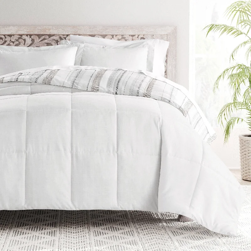 Full - size comforters suitable for full - sized beds in guest rooms or small bedroomsBecky Cameron Vertical Stripe Pattern Reversible Comforter Set Full - size comforters suitable for full - sized beds in guest rooms or small bedroomsBecky Cameron Vertical Stripe Pattern Reversible Comforter Set