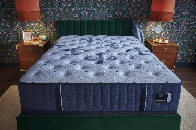 Queen - size mattresses for couples and standard bedroomsStearns & Foster Estate® 14" Soft Mattress Queen - size mattresses for couples and standard bedroomsStearns & Foster Estate® 14" Soft Mattress