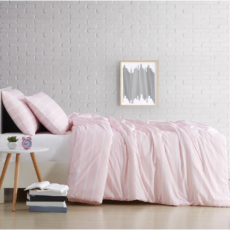 Full - size comforters suitable for full - sized beds in guest rooms or small bedroomsPorch & Den Sorrento Striped 3-piece Comforter Set Full - size comforters suitable for full - sized beds in guest rooms or small bedroomsPorch & Den Sorrento Striped 3-piece Comforter Set