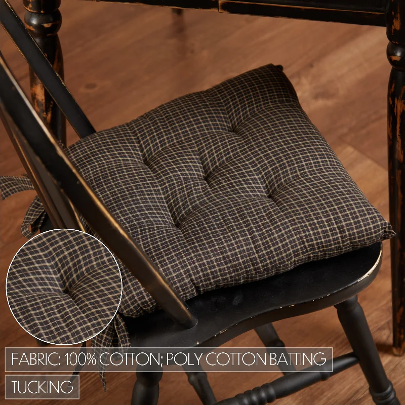 Bed skirts with a paisley print for an exotic feelKettle Grove Plaid Chair Pad