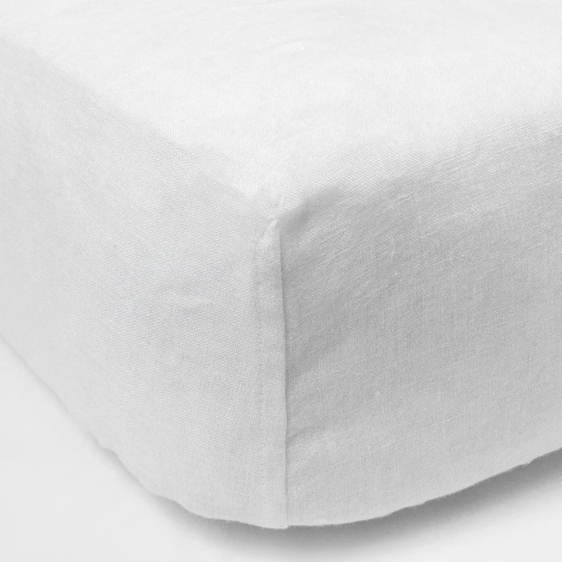 Bed skirts with a jacquard weave for a textured lookCottage Home White Linen Box Spring Cover Bed skirts with a jacquard weave for a textured lookCottage Home White Linen Box Spring Cover