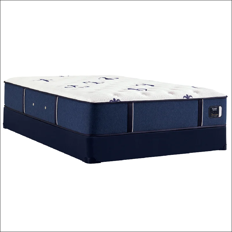 Natural latex and organic cotton blend mattresses14" Stearns & Foster Studio Medium Tight Top