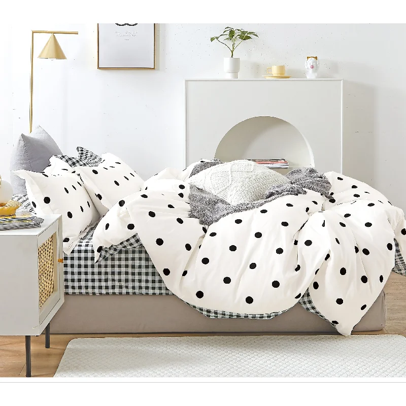 Wool - filled comforters with natural moisture - wicking and temperature - regulating featuresClark Black/White Polka Dots 100% Cotton Comforter Set Wool - filled comforters with natural moisture - wicking and temperature - regulating featuresClark Black/White Polka Dots 100% Cotton Comforter Set