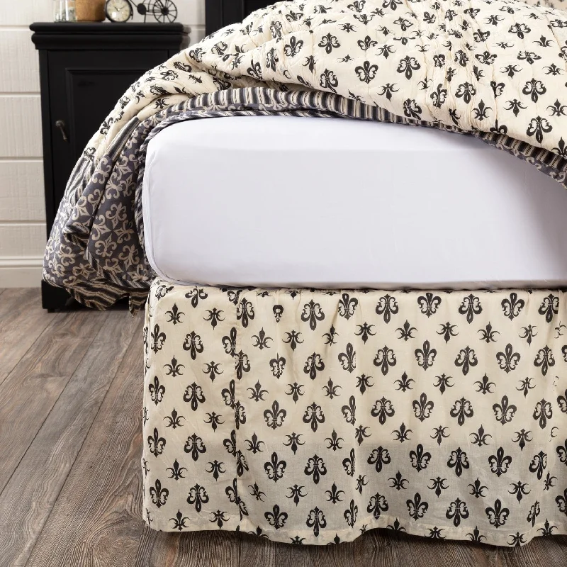 Bed skirts with a metallic thread for a touch of glamourElysee Bed Skirt