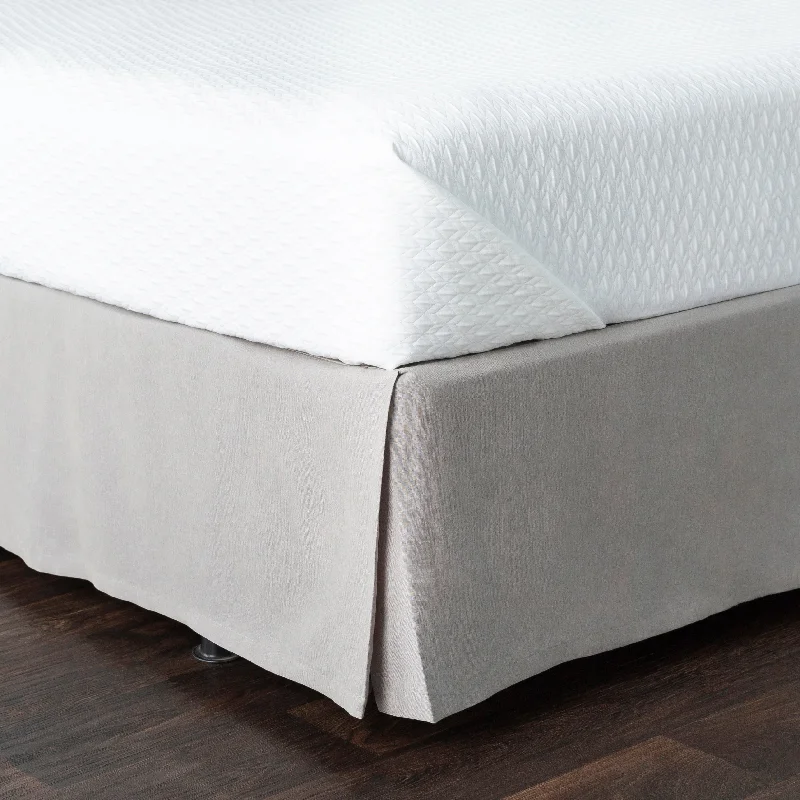 Bed skirts with a damask pattern for an elegant lookArtistic Weavers Classic Quality Bed Skirt Bed skirts with a damask pattern for an elegant lookArtistic Weavers Classic Quality Bed Skirt