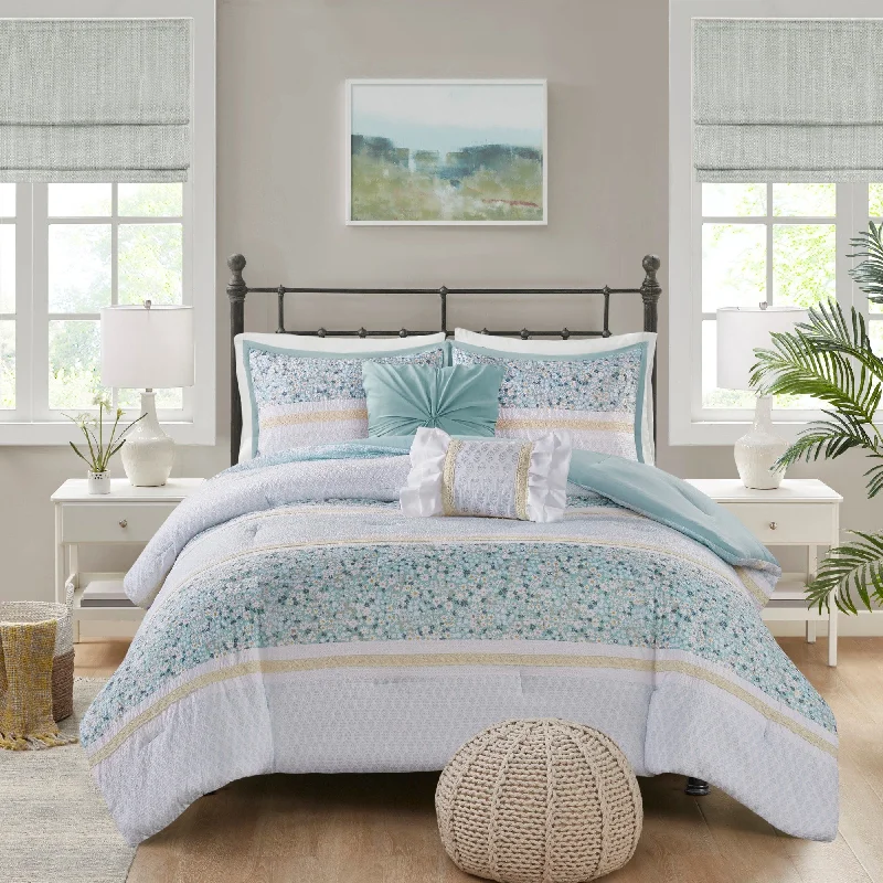 Full - size comforters suitable for full - sized beds in guest rooms or small bedroomsMadison Park Evian 5 Piece Seersucker Comforter Set with Throw Pillows Full - size comforters suitable for full - sized beds in guest rooms or small bedroomsMadison Park Evian 5 Piece Seersucker Comforter Set with Throw Pillows