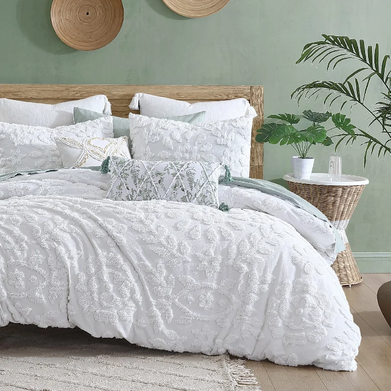 Silk - filled comforters for a luxurious and smooth touchPeri Home Chenille Laurel Comforter Set Silk - filled comforters for a luxurious and smooth touchPeri Home Chenille Laurel Comforter Set